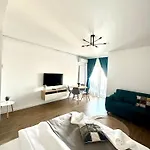 & Studiouri Melia Apartament *