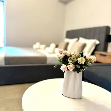 & Studiouri Melia Апартаменты