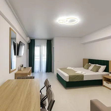 & Studiouri Melia *