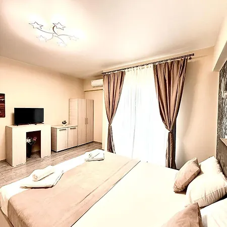 & Studiouri Melia *