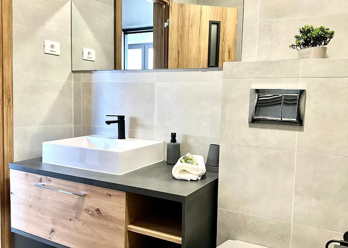 & Studiouri Melia Эфорие Норд