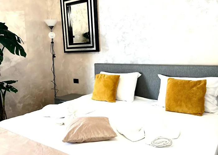 & Studiouri Melia * Эфорие Норд